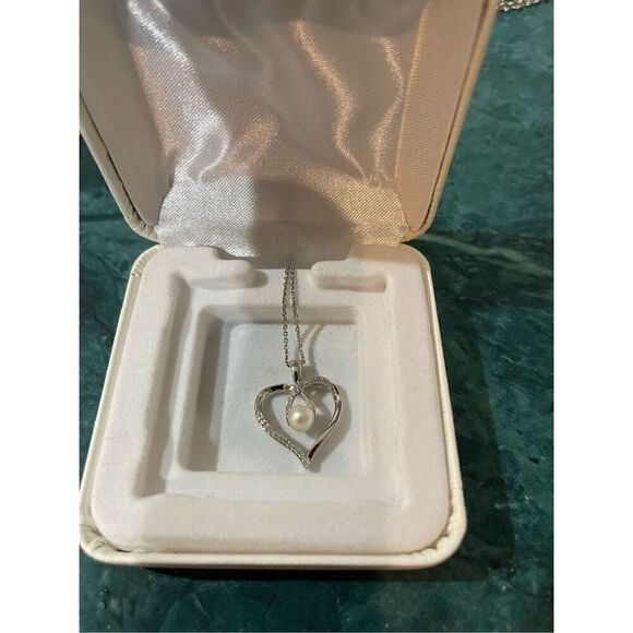 Kay’s Heart Pearl & White Lab-Created Sapphire Sterling Silver Necklace Gift Box - Picture 1 of 8